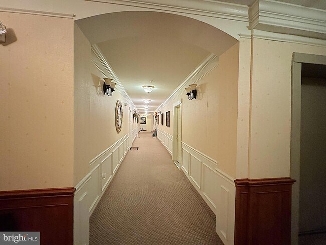 Building Photo - 525 Highland Ests