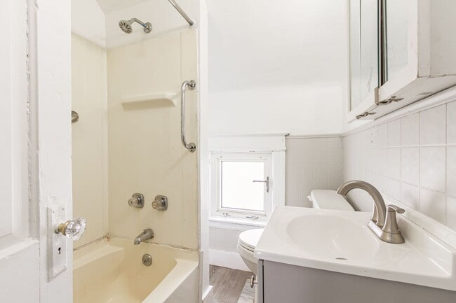 Building Photo - 3-Bed 2-Bath Single Family Home For Rent