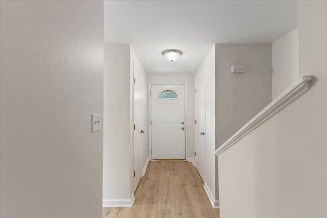 Building Photo - Beautifully Renovated Townhome For Rent In...