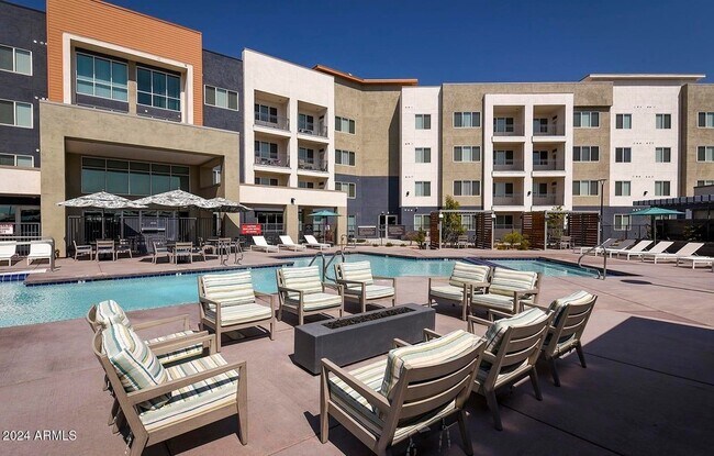 Building Photo - 7750 W Encanto Blvd