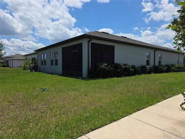 Building Photo - 1569 Effra Wy