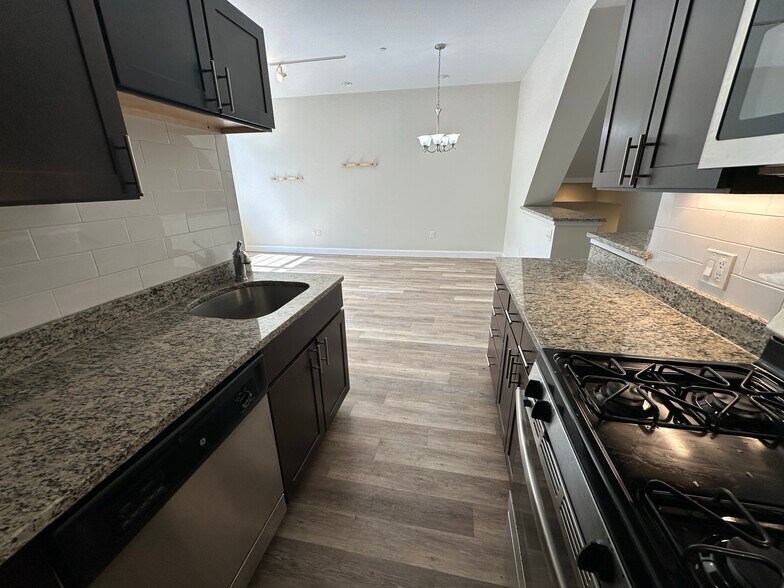 Building Photo - 211 E Berkeley St