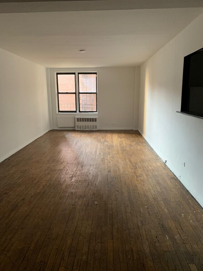 Building Photo - 86-35 Queens Blvd
