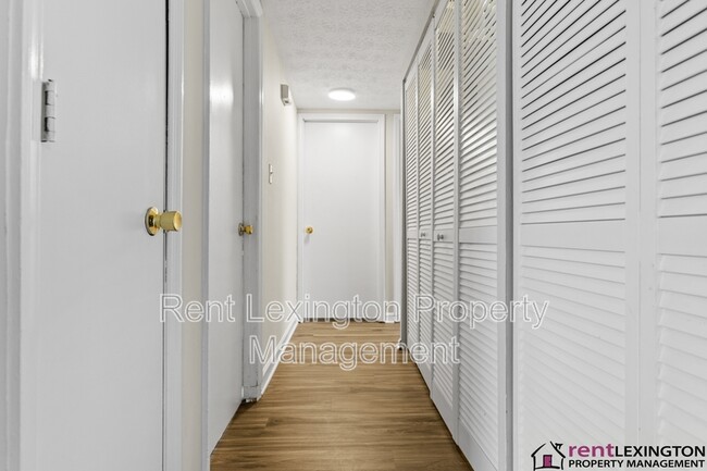 Building Photo - 3966 Northampton Dr