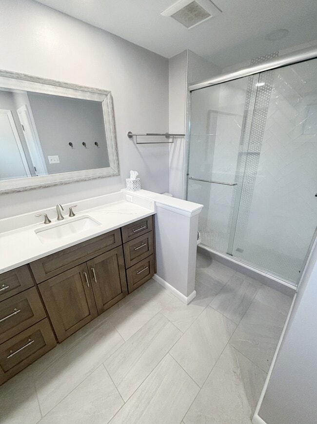 Building Photo - 5107 Cliffhaven Dr