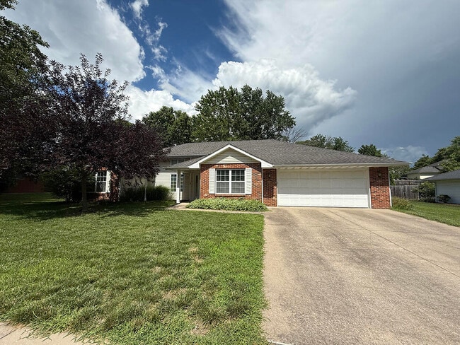 Building Photo - 3700 Wakefield Dr