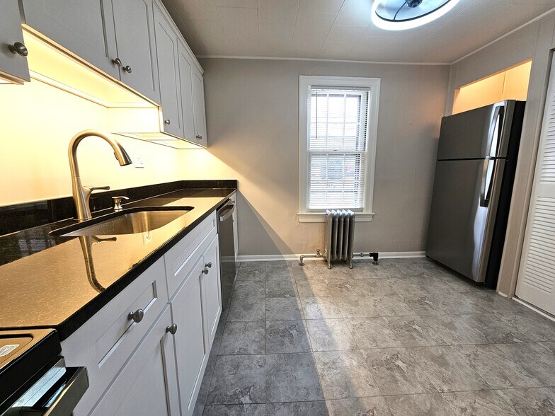 Building Photo - 396 W Clements Bridge Rd