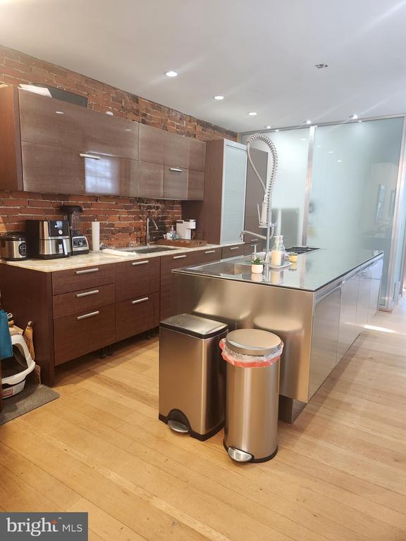 Building Photo - 2402 Lombard St