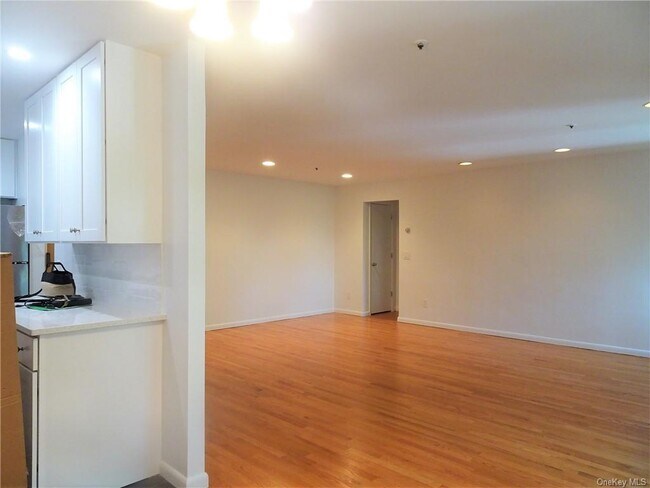 Building Photo - 300 Livingston Ave