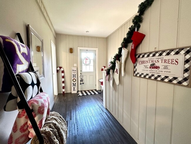 Building Photo - AVAILABLE JUNE - Updated 4 Bed 1 Bath