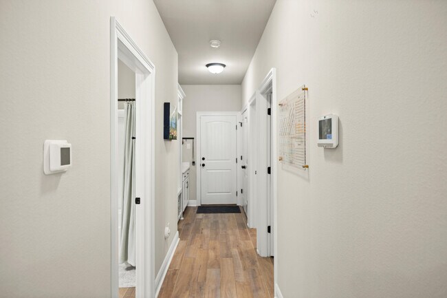 Building Photo - 212 Blaze Blvd