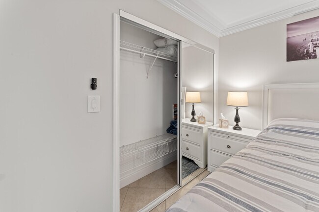 Building Photo - 2871 N Ocean Blvd