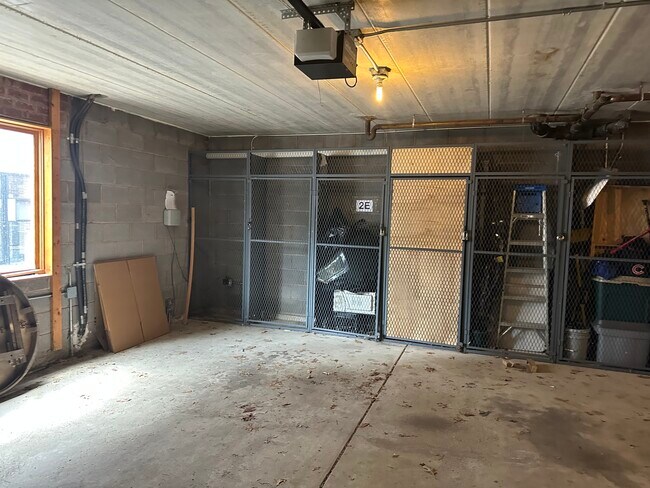Building Photo - 9529 Minnick Ave