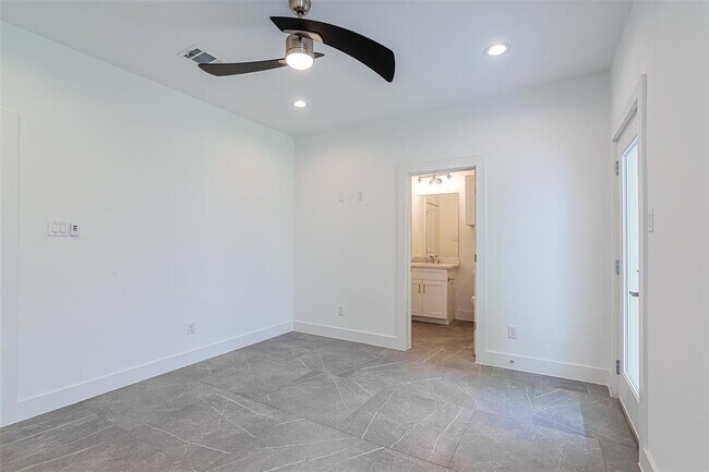 Building Photo - 5210 Schuler St