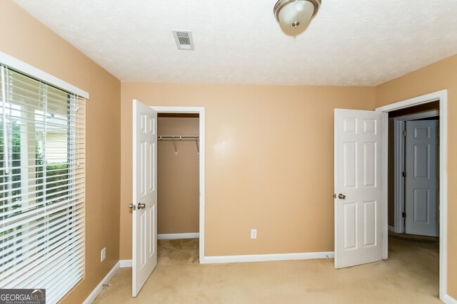 Building Photo - 159 Livingston Ln