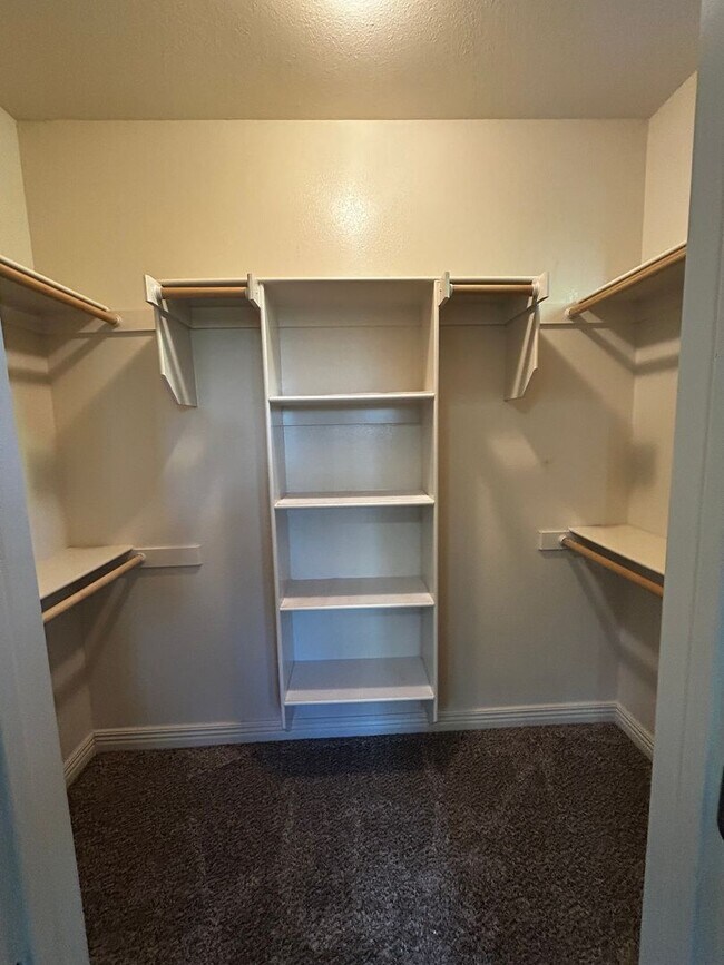 Building Photo - Private Treehouse Views - 3 Bed 2 Bath Home on Cul de sac in Bella Vista!