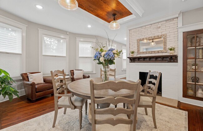 Primary Photo - Beautifully Furnished 2 Bedroom Apartment