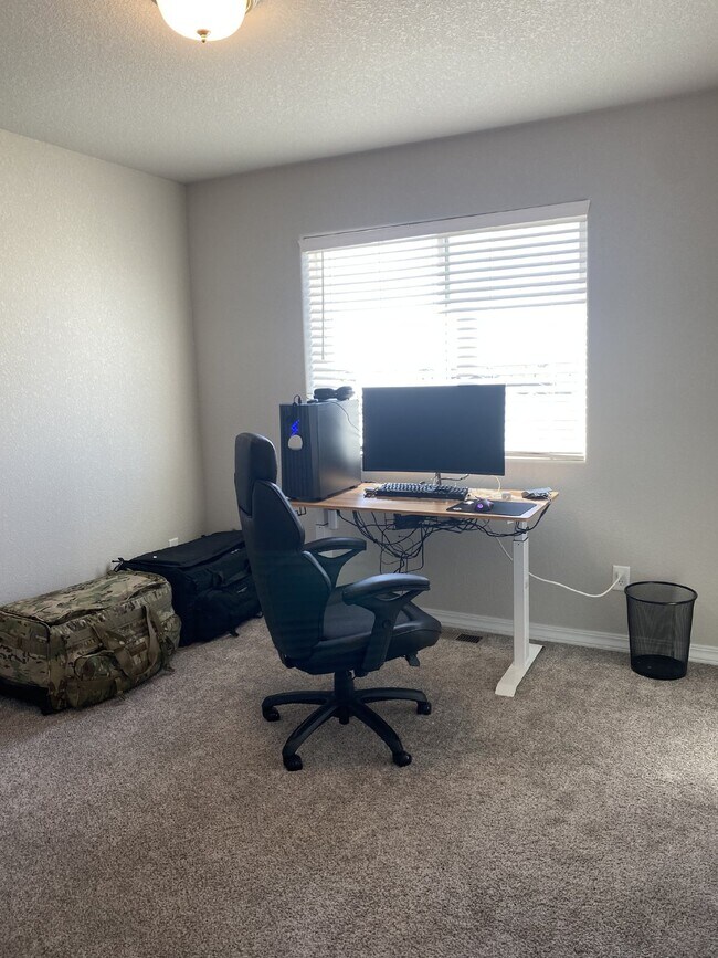 Building Photo - 3 bedroom - Samaritan Loop