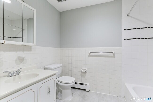 Building Photo - 86 Harbor Dr