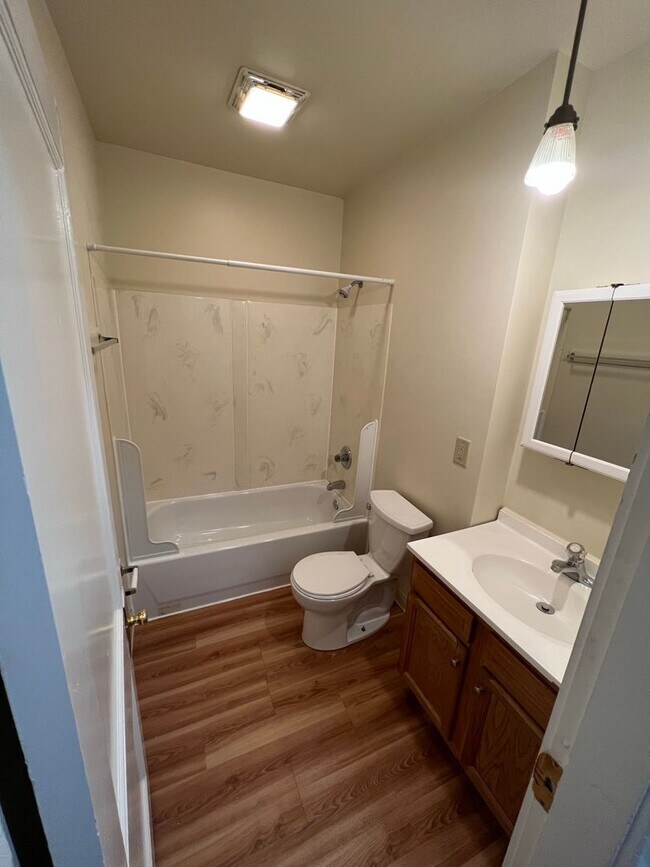 Building Photo - 284-286 E. 14th Ave.