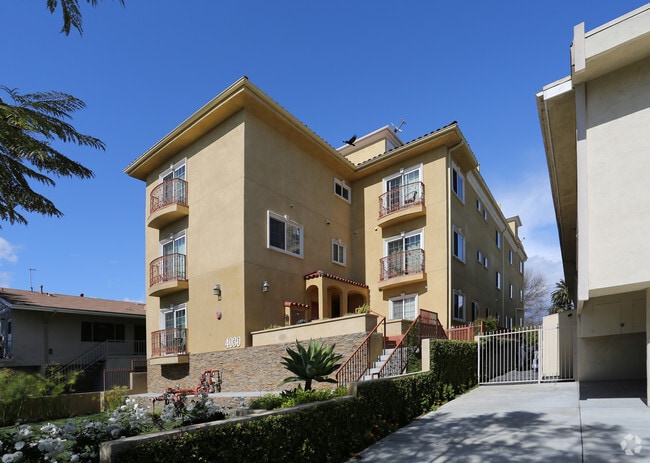 Primary Photo - 4030 Inglewood Blvd