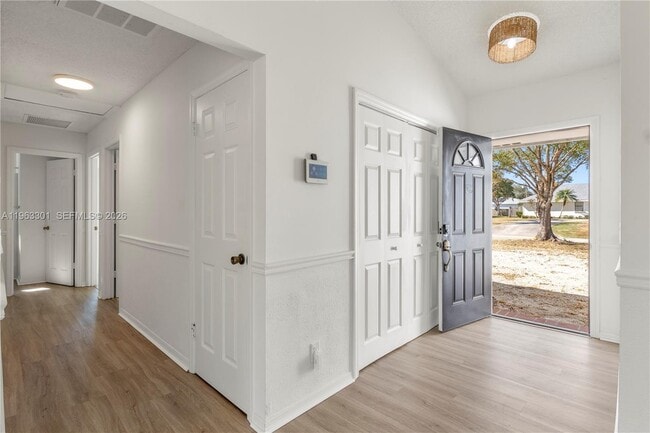 Building Photo - 1816 14th Ave SW