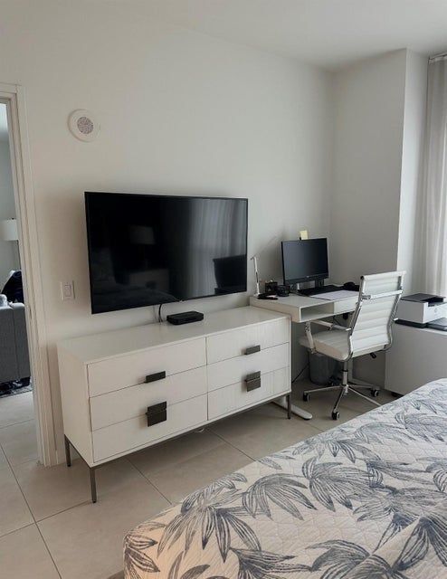 Building Photo - 401 N Birch Rd