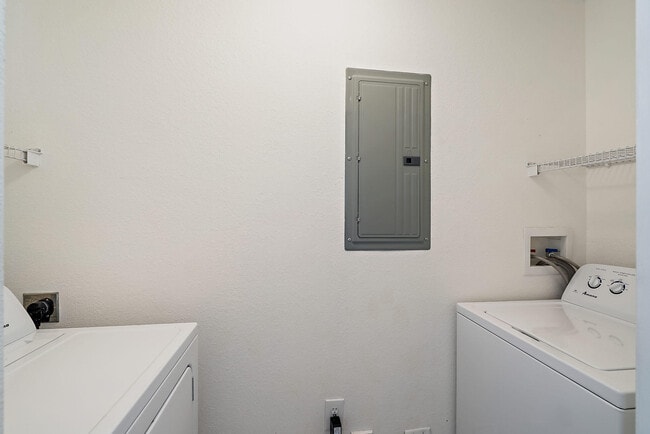 Building Photo - 2803 Sarento Pl