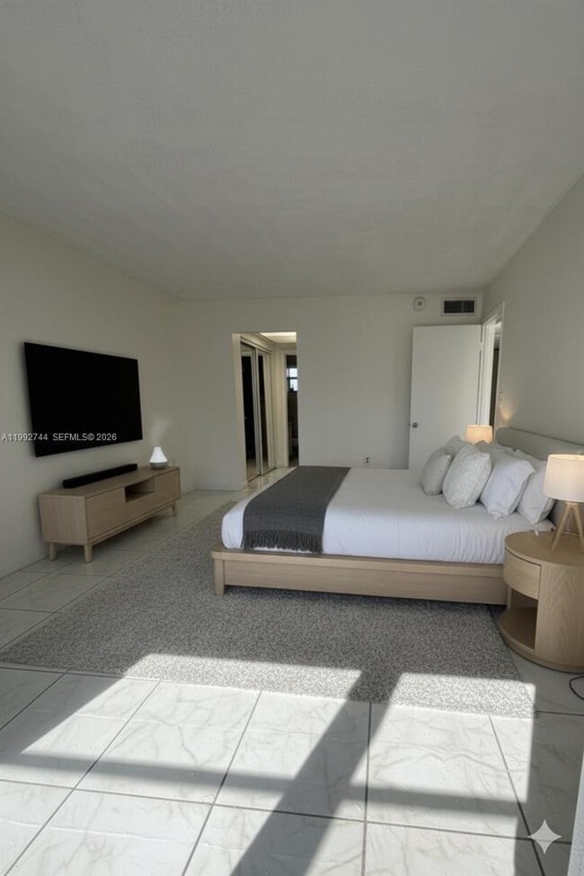 Building Photo - 19051 NE 2nd Ave