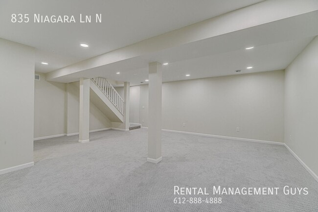 Building Photo - Stunning 4 Bedroom Home! Wayzata School District!