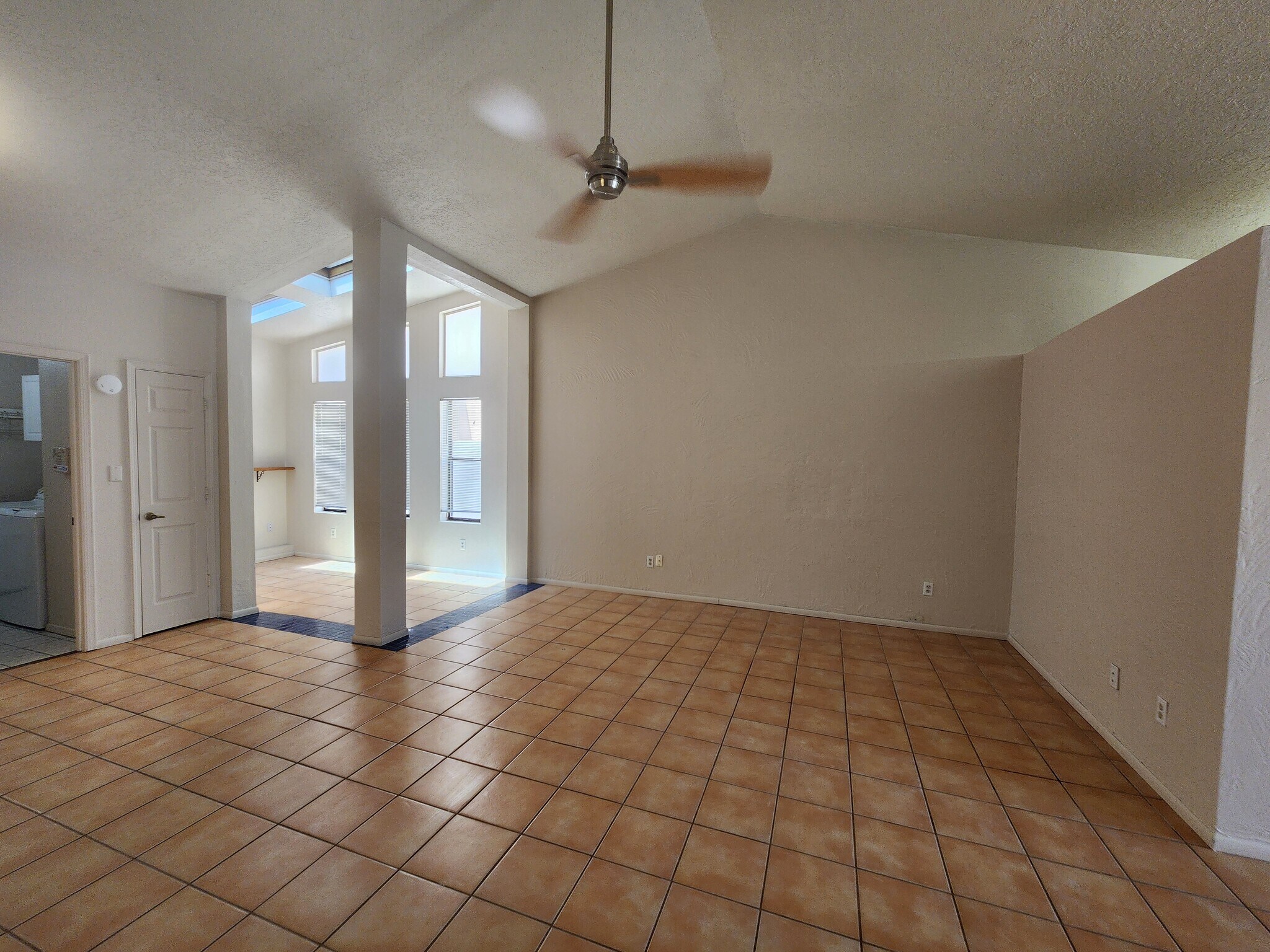 Building Photo - 4609 Fairfax Dr NW