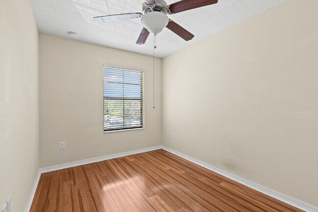 Building Photo - LIKE NEW Town Home For Rent in Wesley Chapel!