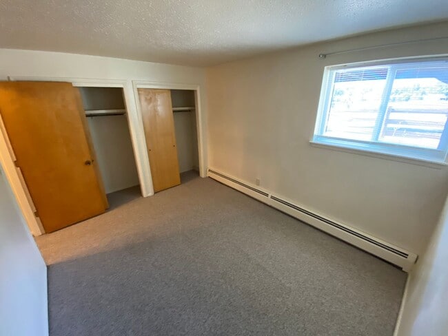 Building Photo - Downstairs Two Bedroom Apt in Bayfield