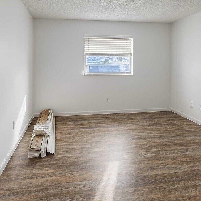 Building Photo - 227 Castlewood Dr