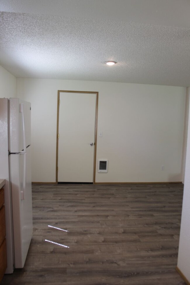 Building Photo - 3 bedroom 1 bath home in Hillsboro near Ma...