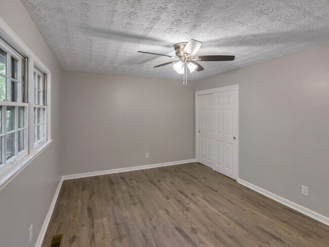 Building Photo - 2501 Sandy Ct