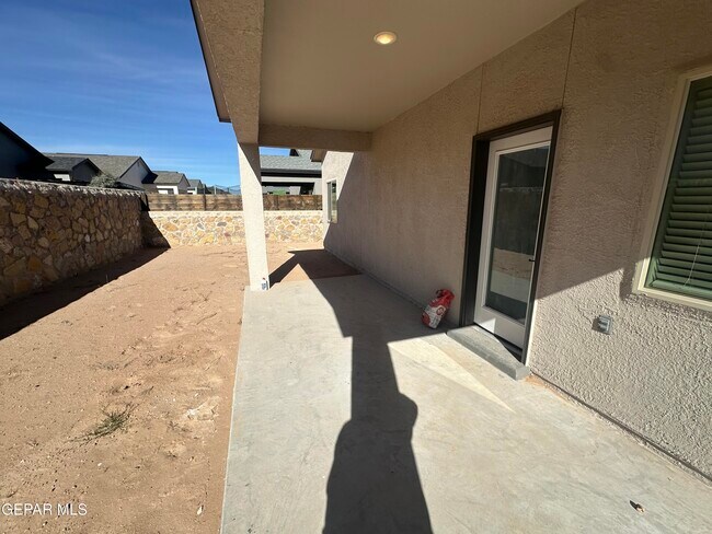 Building Photo - 12637 Viendo Norte Dr