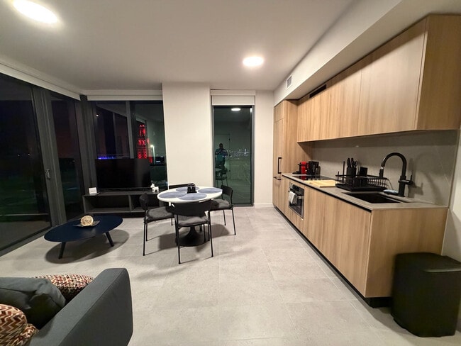 Building Photo - 121 NE 5th St