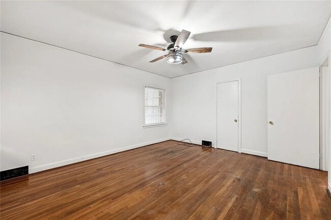 Building Photo - 1719 Chateau Dr