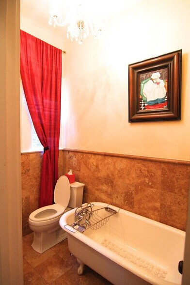 Building Photo - 305 NE 4 St