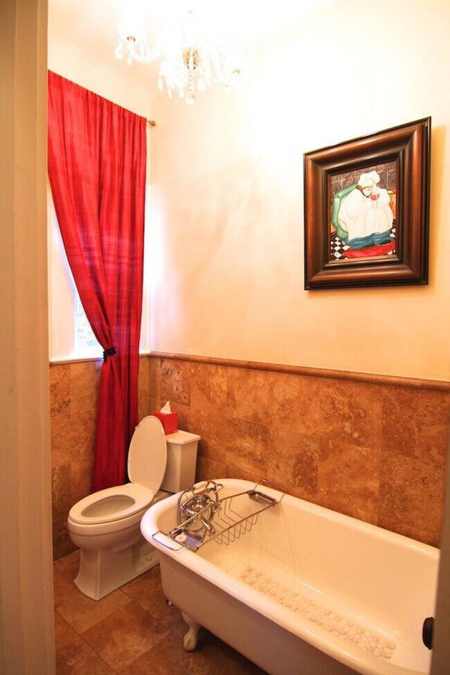 Building Photo - 305 NE 4 St