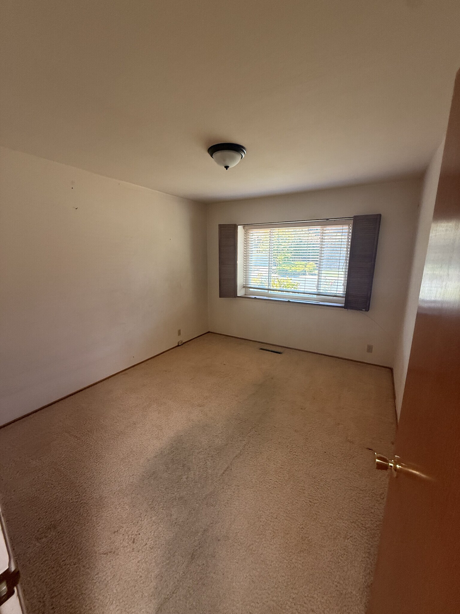 Building Photo - 1389 Chelsea Dr
