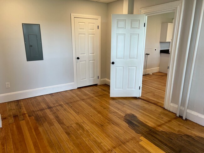 Building Photo - 34 Birch St