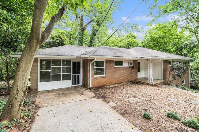 Building Photo - 721 Luckie Ln NE