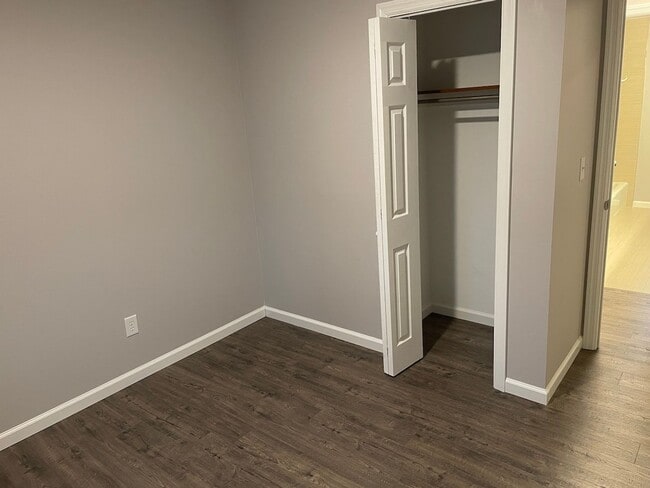 Building Photo - 3 Bed 1.5 Bath home **Available May***