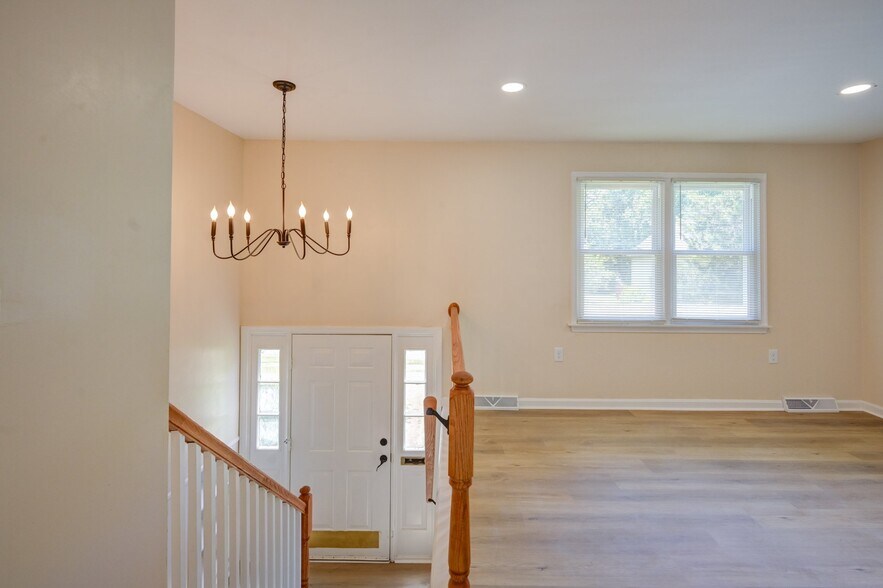 Building Photo - 3714 Pinewood Ave