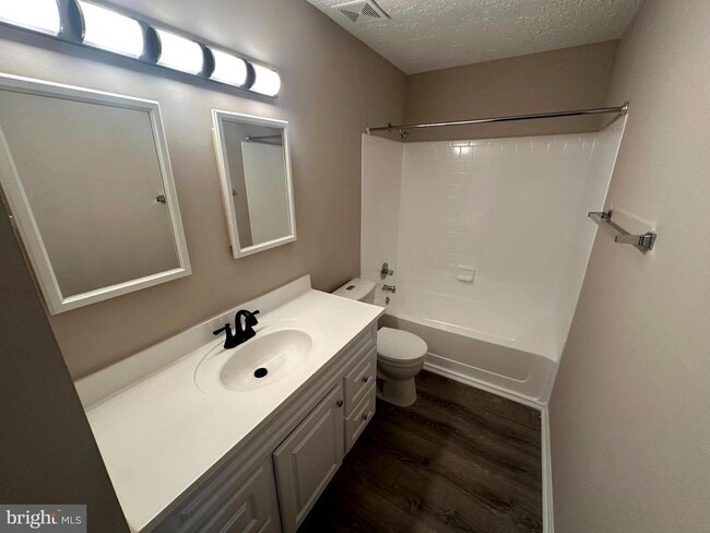 Building Photo - 2132 Robert Bowie Dr
