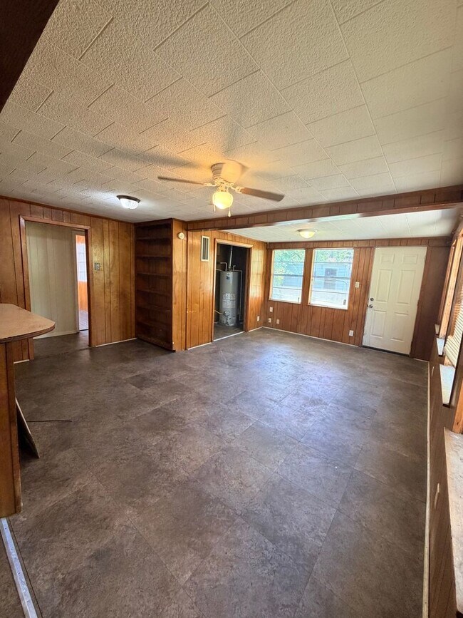 Building Photo - 3 Bedroom Sunset Acres Home