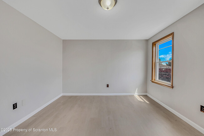 Building Photo - 1605 Bulwer St