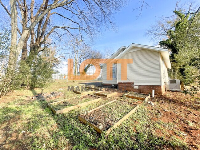 Building Photo - 1 Monroe St